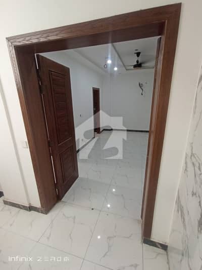 4 Marla Flat Available For Rent Good Location