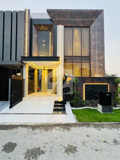 CORNER 5 MARLA DESINGER HOUSE FOR SALE IN DHA PHASE 9 TOWN