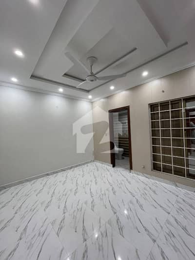 Brand New Luxury House For Rent 5bed With washroom Drawing Dining Tvl 2kichen servant Room Parking Gas Electric