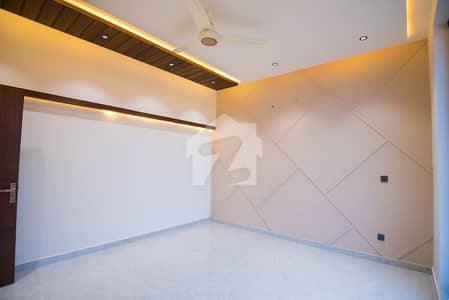 Exquisite 1 Kanal Modern Mansion | Top-Tier Finishing | Solid Construction
