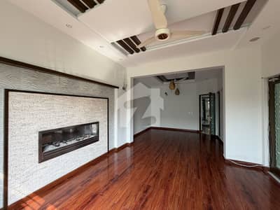 DHA Phase 5 L Block | 10 Marla Owner-Built House | 4 Beds | Servant Quarter 100% Original picture