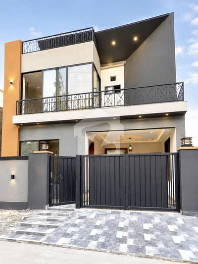 5 Marla Modern Luxury Triple-Storey House for Sale Buch Villas, Manik Block, Multan