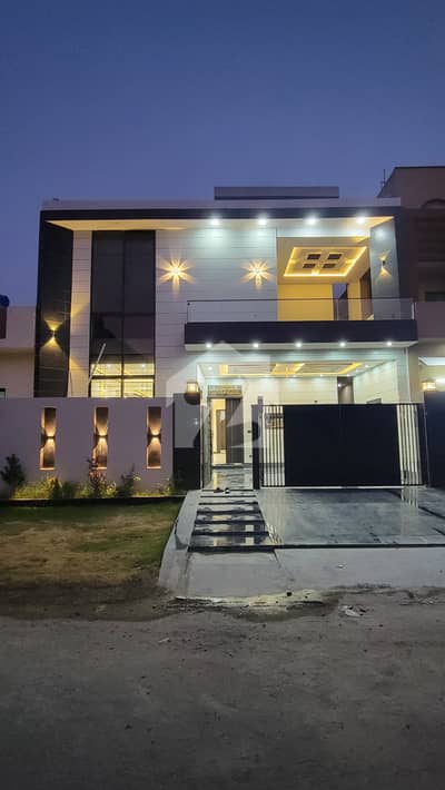 10 Marla Beautiful Owner-Built House for Sale in D Block Prime Location