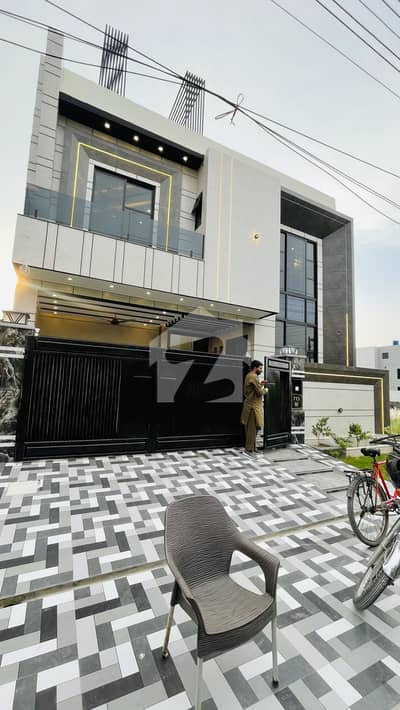 10 Marla Beautiful House for Sale in M Block, LDA Avenue 1