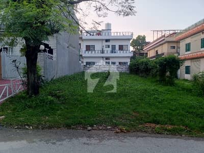 *G,11/1- 30*60- CORNER PLOT FOR SALE SUN FACE BEST LOCATION NAYER TO PARK MASQUE MARKET DEMAND 6 CORER 50 LAC