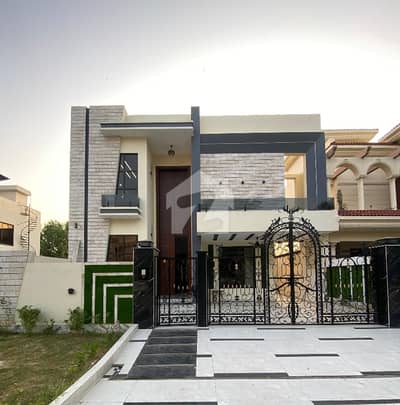 10 Marla house with adorable front elevation available for sale in Citi Housing Gujranwala