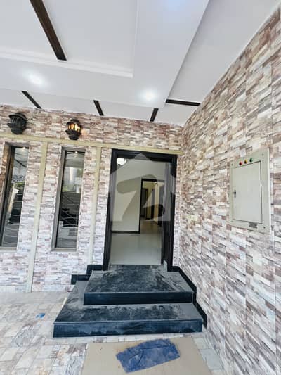 Good Condition House 17 Marla 5 Bedrooms For Rent