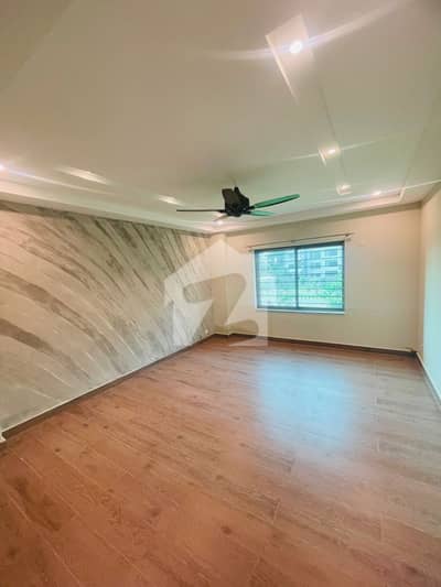 Almost Brand New Well Mentained Facing Ring Road 4 Bedrooms Flat With Powder Room Flat Available Urgent For Rent With All Utilities