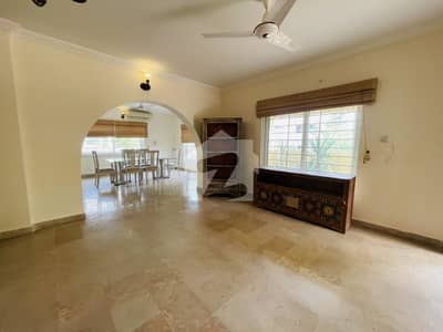 F-8 prime location old house available for sale .