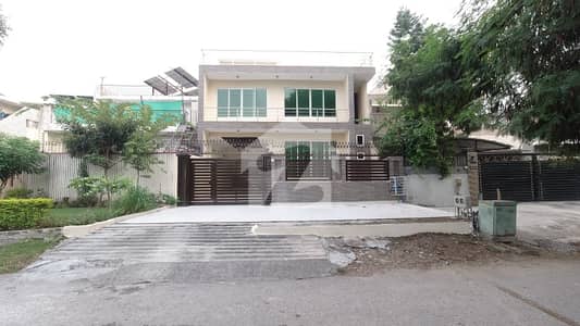 جی ۔ 8/1 جی ۔ 8,اسلام آباد میں 6 کمروں کا 11 مرلہ مکان 7.5 کروڑ میں برائے فروخت۔