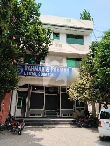 8 MARLA COMMERCIAL OFFICE AVAILABLE FOR RENT