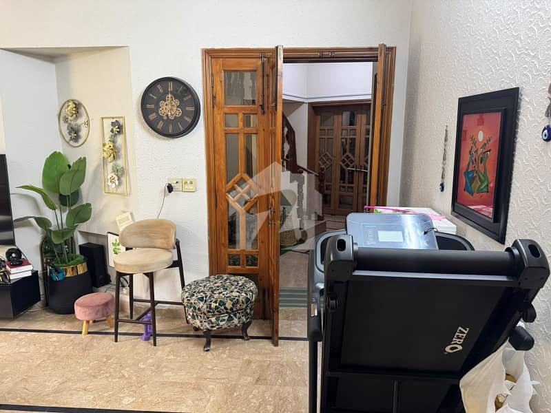 25 25