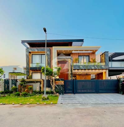 Kanal Luxury House for Sale in Formanite Society Lahore | 6.9 Crore