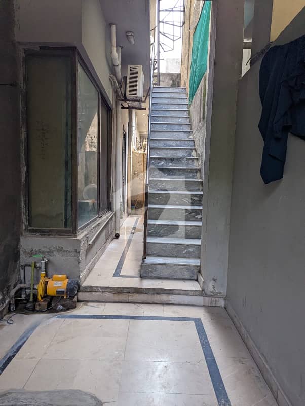 10 Marla Upper Portion Available for Rent 10 Marla Upper Portion Available for Rent