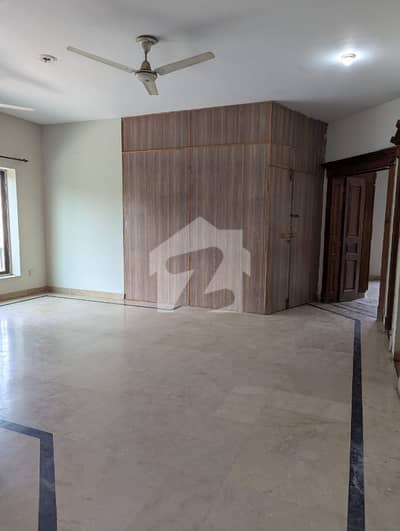 10 Marla Upper Portion Available For Rent