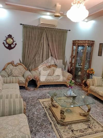 گلستانِِ جوہر ۔ بلاک 12 گلستانِ جوہر,کراچی میں 6 کمروں کا 10 مرلہ مکان 6.8 کروڑ میں برائے فروخت۔
