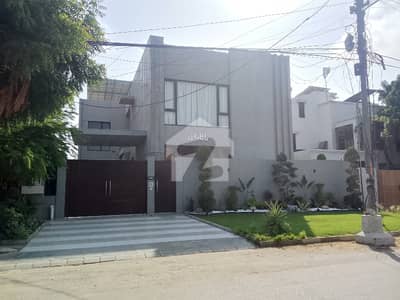 100 yard banglow house for rent phase 8