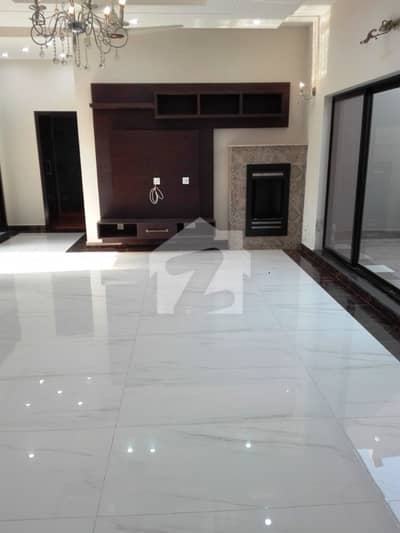 Elegant 1 Kanal Upper Portion For Rent In DHA Phase 6 - Perfect For Families!