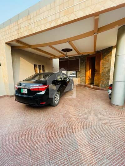 1 Kanal double Store 6 Bed Near Emporium Mall Canal Road Park Silent Office 1 Kanal double Store 6 Bed Near Emporium Mall Canal Road Park Silent Office