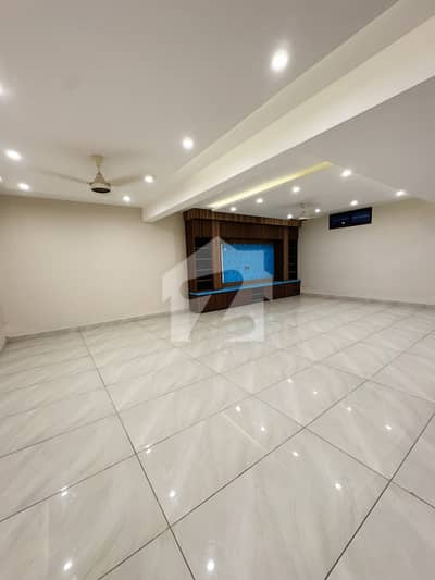 FOR SALE: 500 SQ YD LUXURY BUNGALOW DHA PHASE 7, KARACHI