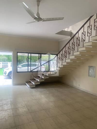 FOR RENT Fully Renovated 4-Bedrooms Double Storey House F_6/3 FOR RENT Fully Renovated 4-Bedrooms Double Storey House F_6/3