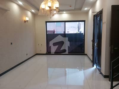 ڈی ایچ اے فیز 4 ڈی ایچ اے ڈیفینس,لاہور میں 6 کمروں کا 1 کنال مکان 8.05 کروڑ میں برائے فروخت۔