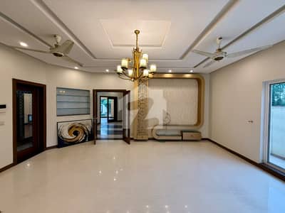 1 KANAL ELEGANT AND FULLY MAINTAINED MODERN USED BUNGALOW IS AVAILABLE IN THE BEST BLOCK OF DHA LAHORE. 1 KANAL ELEGANT AND FULLY MAINTAINED MODERN USED BUNGALOW IS AVAILABLE IN THE BEST BLOCK OF DHA LAHORE.