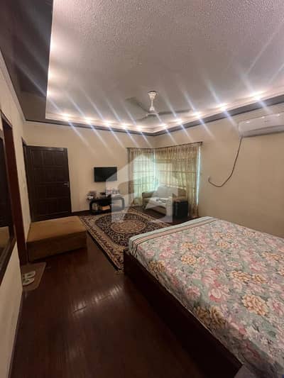 ڈی ایچ اے فیز 5 ڈی ایچ اے ڈیفینس,لاہور میں 2 کمروں کا 1 کنال بالائی پورشن 1.2 لاکھ میں کرایہ پر دستیاب ہے۔