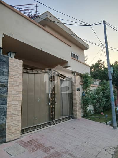 Highly-Desirable 10 Marla House Available In University Town Prime Location With 40 Feet Wide