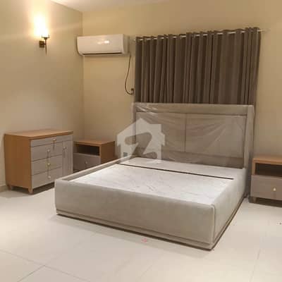 500 Yards , 6 Bedrooms Elegant House Fully Renoveted In Phase 6