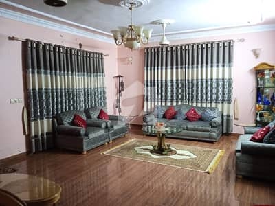 666 Yards Bungalow For Sale 2 Unit
