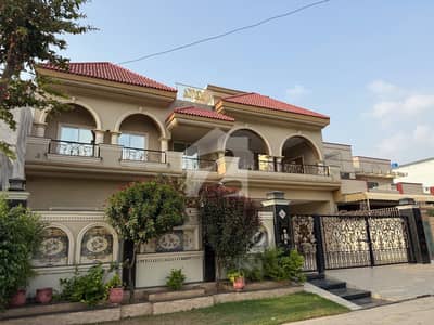 ویلینشیاء ہاؤسنگ سوسائٹی لاہور میں 5 کمروں کا 1 کنال مکان 7.8 کروڑ میں برائے فروخت۔ ویلینشیاء ہاؤسنگ سوسائٹی لاہور میں 5 کمروں کا 1 کنال مکان 7.8 کروڑ میں برائے فروخت۔