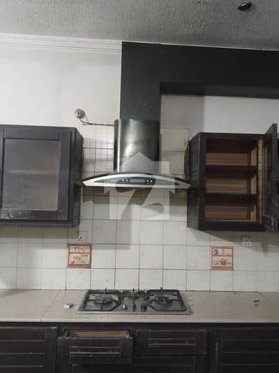 E11 Lower Ground Floor 3bed With Servant