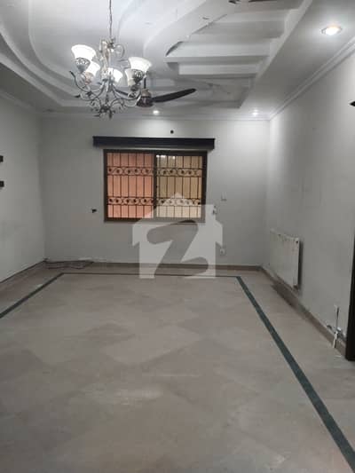 E11 Lower Ground Floor 3 bed With Servant