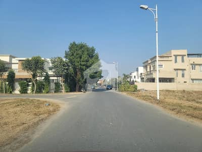 ڈی ایچ اے فیز 7 - بلاک آر ڈی ایچ اے فیز 7,ڈی ایچ اے ڈیفینس,لاہور میں 1 کنال رہائشی پلاٹ 5.5 کروڑ میں برائے فروخت۔ ڈی ایچ اے فیز 7 - بلاک آر ڈی ایچ اے فیز 7,ڈی ایچ اے ڈیفینس,لاہور میں 1 کنال رہائشی پلاٹ 5.5 کروڑ میں برائے فروخت۔