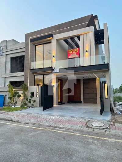 8 Marla Used House Available For Sale Umar Block, Sector B, Bahria Town Lahore 8 Marla Used House Available For Sale Umar Block, Sector B, Bahria Town Lahore