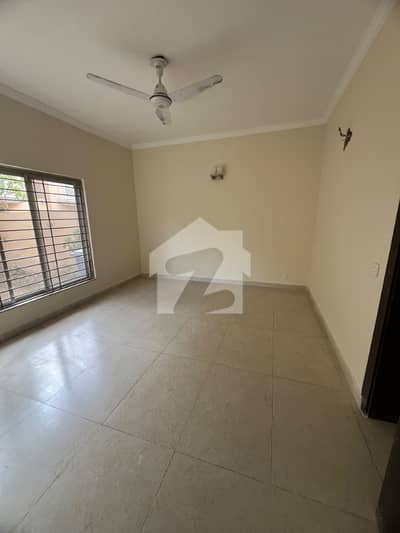 350 Yards Villa Neat Condition For Rent Available