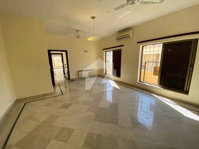 ایف ۔ 6 اسلام آباد میں 5 کمروں کا 1 کنال مکان 23.5 کروڑ میں برائے فروخت۔ ایف ۔ 6 اسلام آباد میں 5 کمروں کا 1 کنال مکان 23.5 کروڑ میں برائے فروخت۔