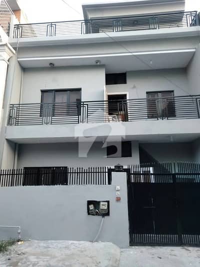 I,10/1- 4 MARLA HOUSE FOR SALE 4 ROOMS KITCHEN BATH BEST LOCATION REASON ABLE PRICE