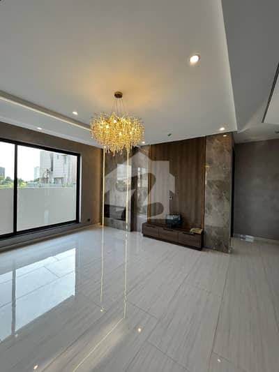 ULTRA MODERN 1 KANAL HOUSE FOR SALE | 5 BEDROOMS | DUAL LIVING ROOMS | DUAL KITCHENS | 2 SERVANT QUARTERS | 4-CAR PARKING | GREEN LAWN