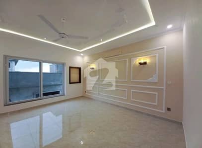 10 Marla House In Bahria Town Phase 8 - Block D