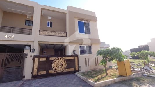 بحریہ ٹاؤن فیز 8 ۔ بلاک ایم بحریہ ٹاؤن فیز 8,بحریہ ٹاؤن راولپنڈی,راولپنڈی میں 3 کمروں کا 5 مرلہ مکان 2.2 کروڑ میں برائے فروخت۔ بحریہ ٹاؤن فیز 8 ۔ بلاک ایم بحریہ ٹاؤن فیز 8,بحریہ ٹاؤن راولپنڈی,راولپنڈی میں 3 کمروں کا 5 مرلہ مکان 2.2 کروڑ میں برائے فروخت۔