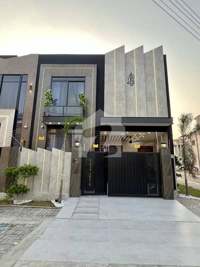 CENTRAL PARK 5 Marla Double Storey Corner Beautiful House Available For Sale. Best Investment Opportunity. CENTRAL PARK 5 Marla Double Storey Corner Beautiful House Available For Sale. Best Investment Opportunity.