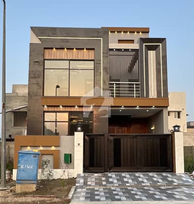 5 Marla double story facing park house available for sale. Facing park house. Very good Location. Best investment opportunity.