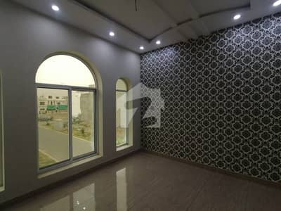 In Izmir Town 1 Kanal Upper Portion For Rent