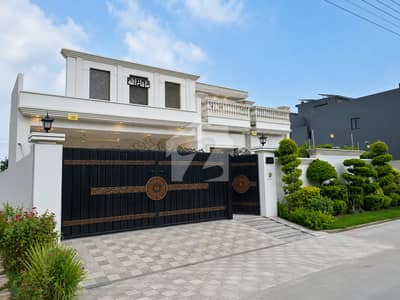 1 KANAL BEAUTIFUL HOUSE AVAILABLE FOR SALE IN C BLOCK CENTRAL PARK HOUSING SCHEME