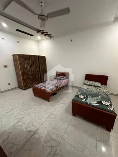 1 Kanal Like New Spaceous Upper Portion In Valencia Town