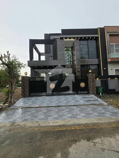 بحریہ نشیمن لاہور میں 5 کمروں کا 8 مرلہ مکان 2.6 کروڑ میں برائے فروخت۔ بحریہ نشیمن لاہور میں 5 کمروں کا 8 مرلہ مکان 2.6 کروڑ میں برائے فروخت۔