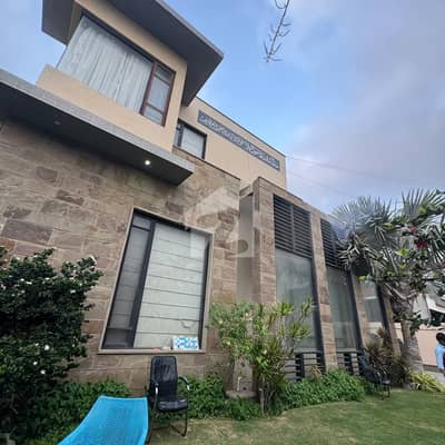 Prime Location House Spread Over 1000 Square Yards In DHA Phase 6 Available