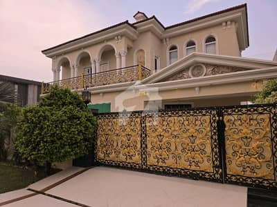 ڈی ایچ اے فیز 6 - بلاک سی ڈی ایچ اے فیز 6,ڈی ایچ اے ڈیفینس,لاہور میں 6 کمروں کا 1 کنال مکان 13.5 کروڑ میں برائے فروخت۔